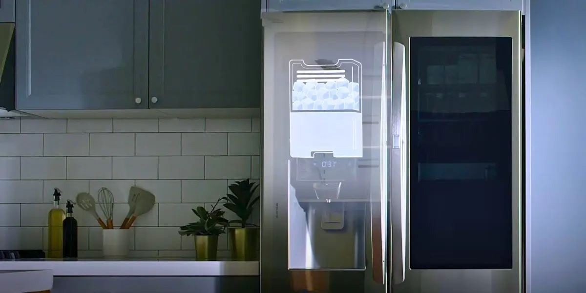refrigerator with crushed ice maker