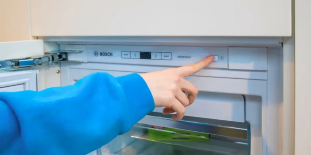 should i turn off the refrigerator when cleaning