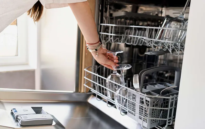 When is the Best Time to Run Your Dishwasher: Essential Tips for Efficiency