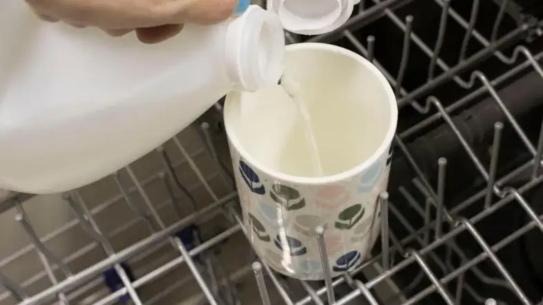 Ran Out Of Dishwasher Tablets What Can I Use? 2 Distilled White Vinegar