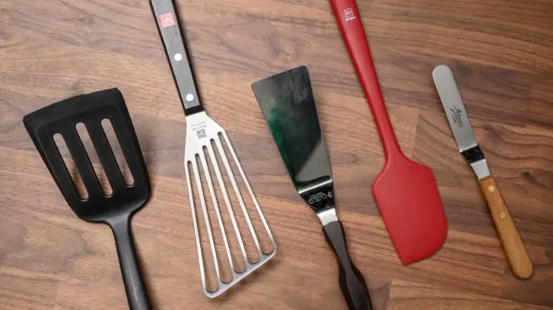 Can You Use Metal Spatula On Cast Iron? Things to Consider 1 Drawbacks Of Using A Metal Spatula On Cast Iron