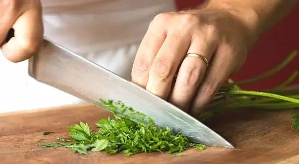 Best Dishwasher Safe Knife Set Review (Try To Avoid #5) 13 How to Use the Kitchen Knife Safely