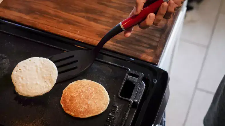 Why Do Spatulas Have Holes? Top 11 Surprising Reasons 3 The advantages and disadvantages of holes in spatulas