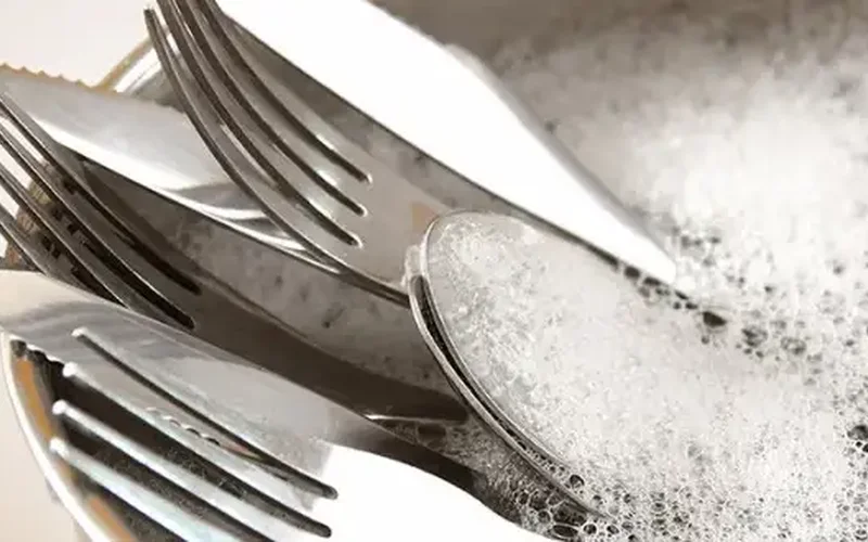 Can Silver Plated Cutlery Go In The Dishwasher? (Explained) 1 can silver plated cutlery go in the dishwasher featured