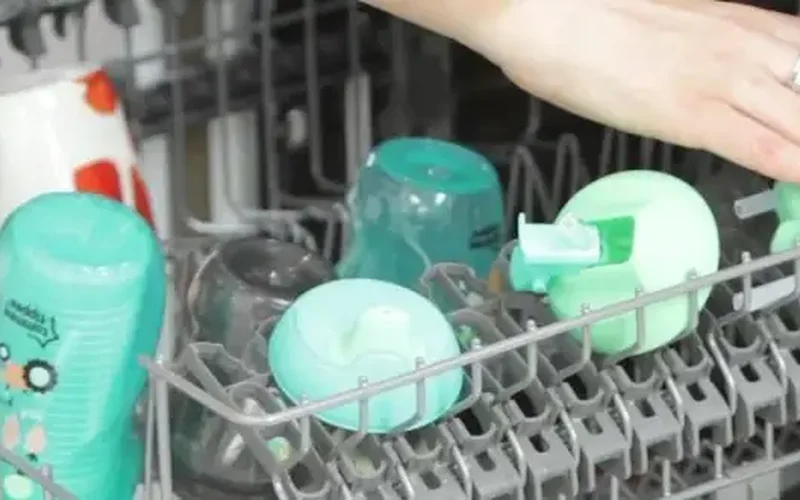 Can Tommee Tippee Bottles Go In The Dishwashers? 1 can tommee tippee bottles go in the dishwashers featured